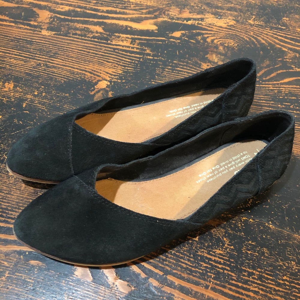 Tom’s Jutti Diamond flats size 7